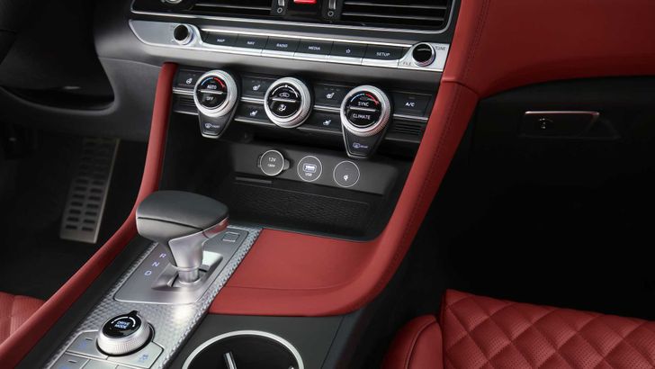 Интерьер Genesis G70 Shooting Brake