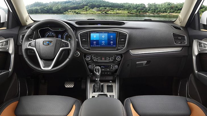 Салон Geely Emgrand X7