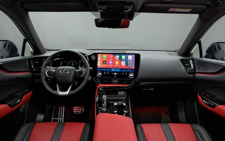 Интерьер Lexus NX