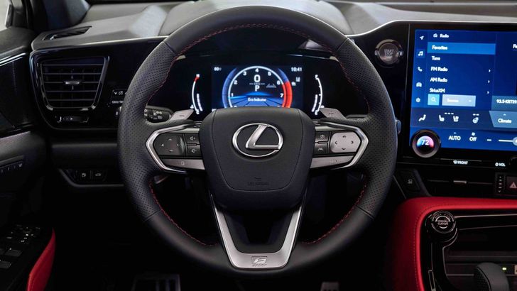 Интерьер Lexus NX