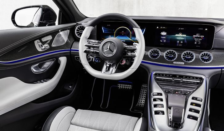 Интерьер Mercedes-AMG GT