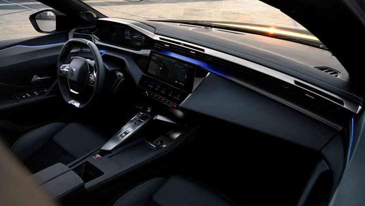 Интерьер Peugeot 308 SW