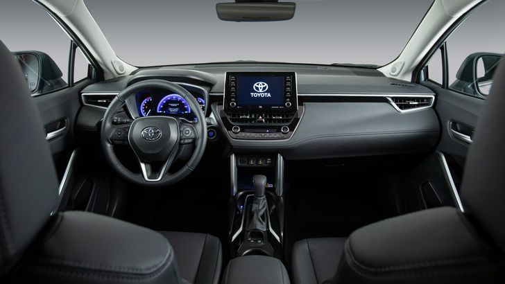 Интерьер Toyota Corolla Cross