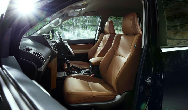 Салон юбилейного Toyota Land Cruiser Prado
