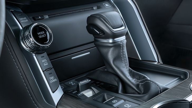 Интерьер Toyota Land Cruiser 300