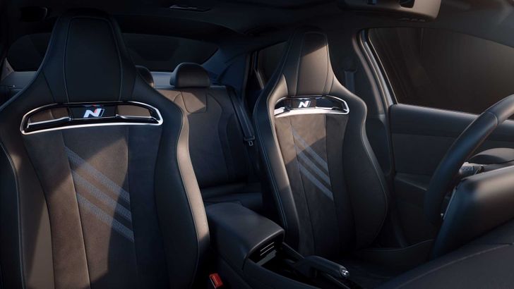 Интерьер Hyundai Elantra N