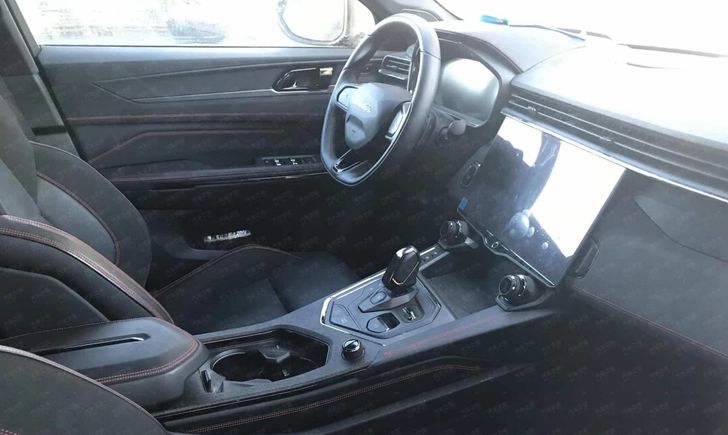 Интерьер Lynk&Co 05+