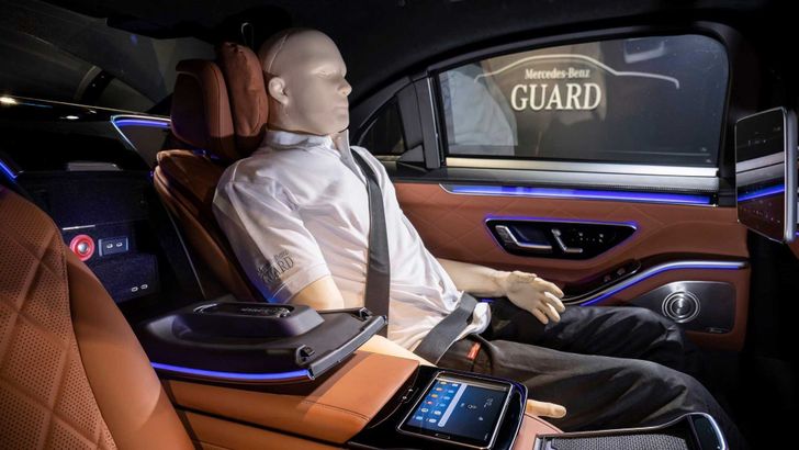Интерьер Mercedes-Benz S680 Guard