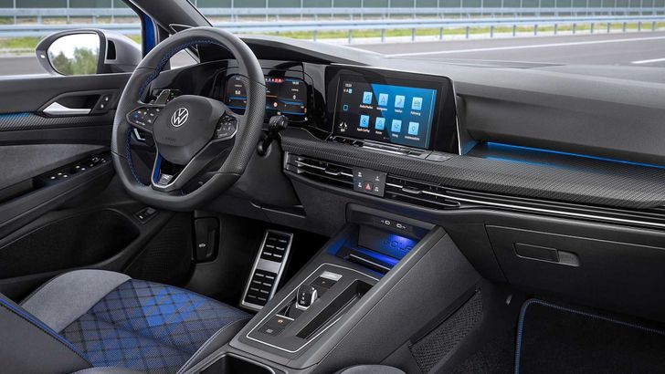 Интерьер Volkswagen Golf R Estate