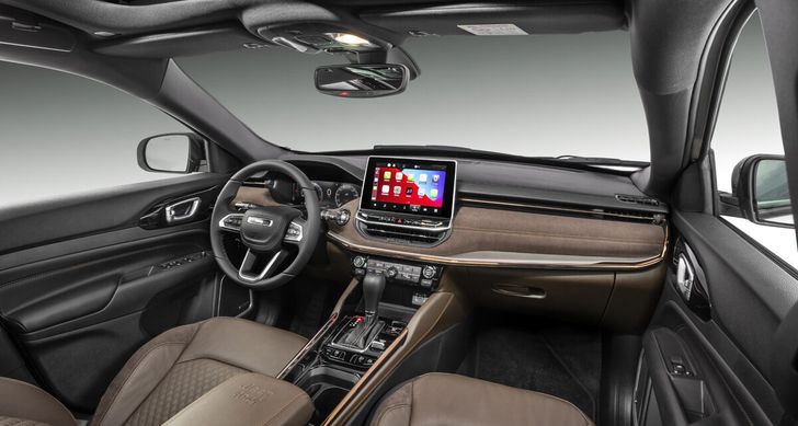 Интерьер Jeep Commander