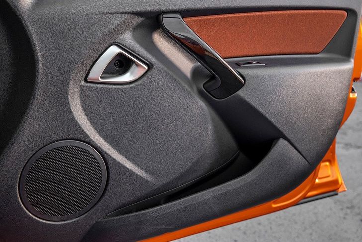 Обшивка двери LADA Granta Cross