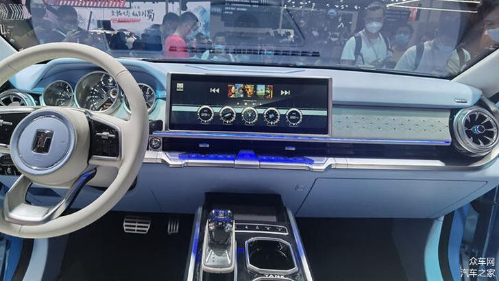 Интерьер Tank 400