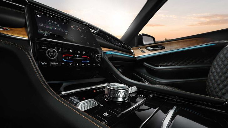 Интерьер Jeep Grand Cherokee