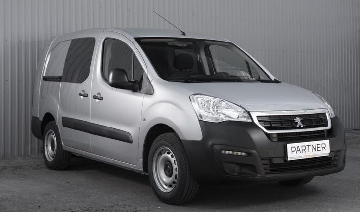 Peugeot начал продажи в России двух новых версий фургона Partner