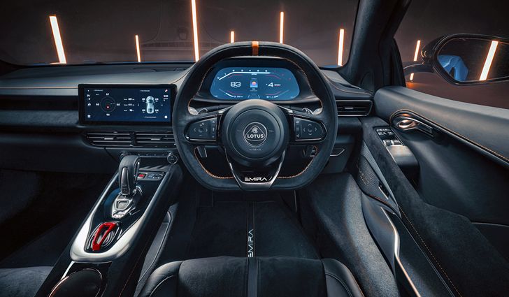 Интерьер Lotus Emira