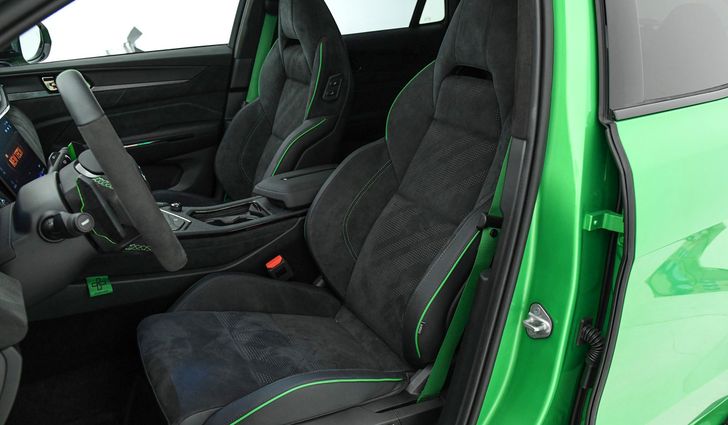 Интерьер Lynk&Co 05+