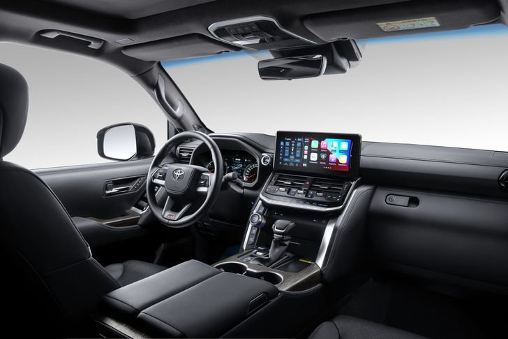 Интерьер Toyota Land Cruiser GR Sport