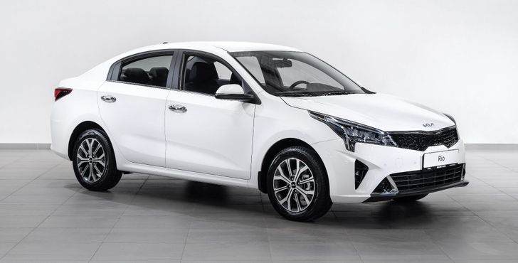 Компания KIA начала продажи в России обновленного семейства KIA Rio 2022 модельного года