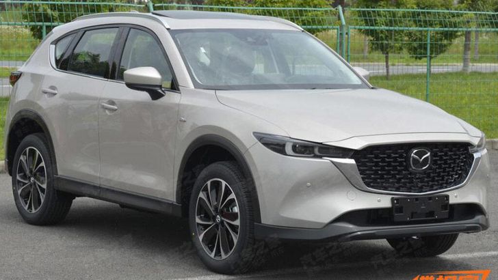 Появились первые снимки обновленного кроссовера Mazda CX-5