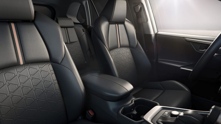 Салон Toyota RAV4 Adventure