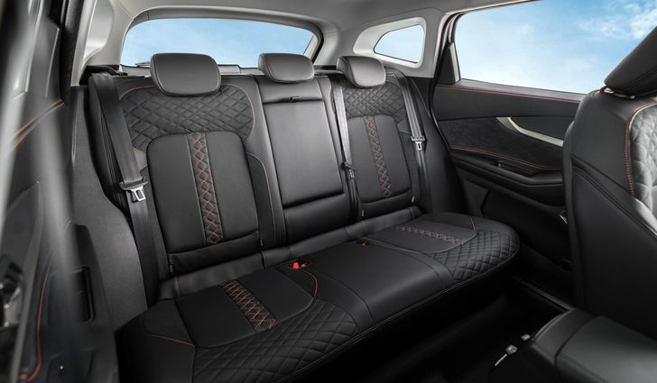 Интерьер Exeed TXL