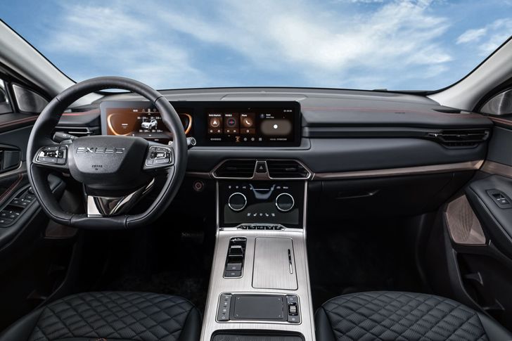 Интерьер Exeed TXL