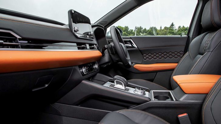 Интерьер Mitsubishi Outlander PHEV