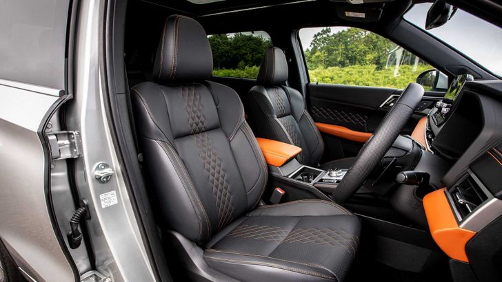 Интерьер Mitsubishi Outlander PHEV