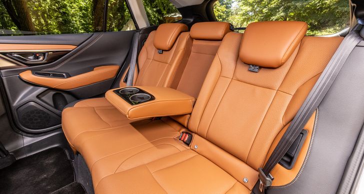 Интерьер Subaru Legacy Outback