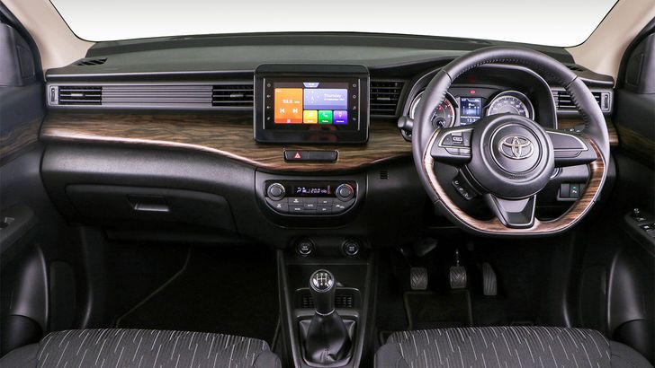 Интерьер Toyota Rumion