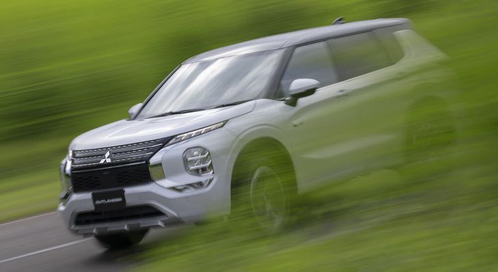 Mitsubishi анонсировала гибридную версию кроссовера Outlander нового поколения