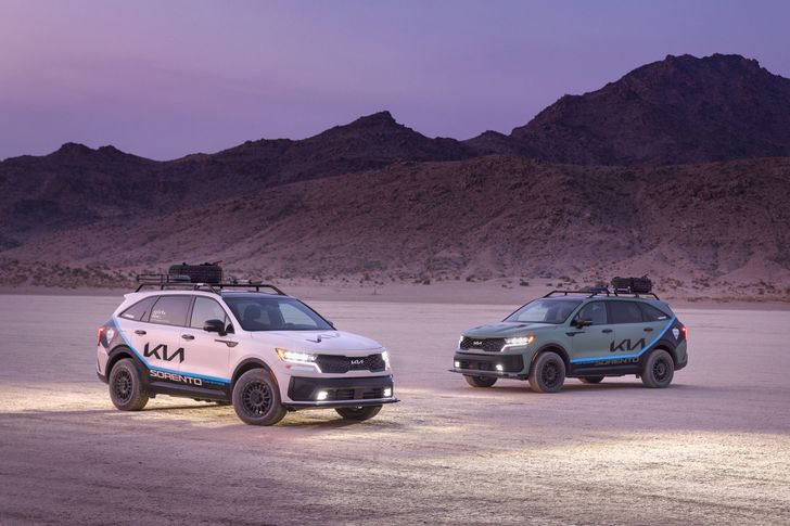Компания KIA представила раллийную версию гибридного кроссовера KIA Sorento PHEV