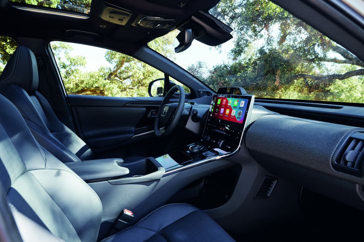 Интерьер Toyota bZ4X