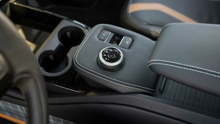 Интерьер Ford F-100 Eluminator