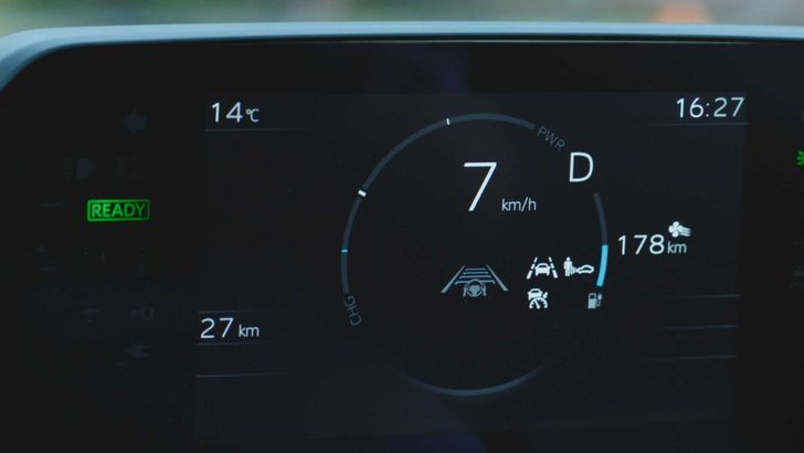 Интерьер Subaru Solterra