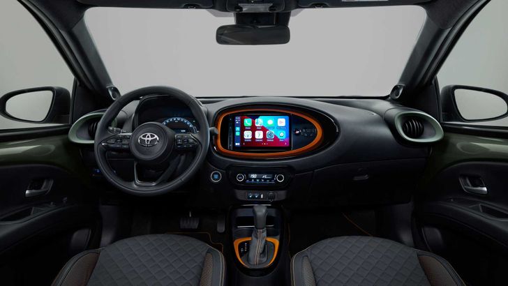 Интерьер Toyota Aygo X