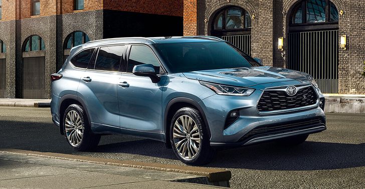 В России начались продажи обновленного кроссовера Toyota Highlander 2022 модельного года