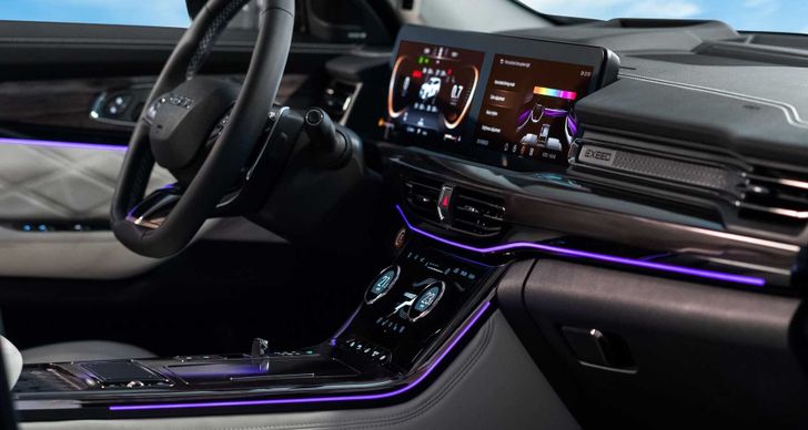 Интерьер Exeed VX