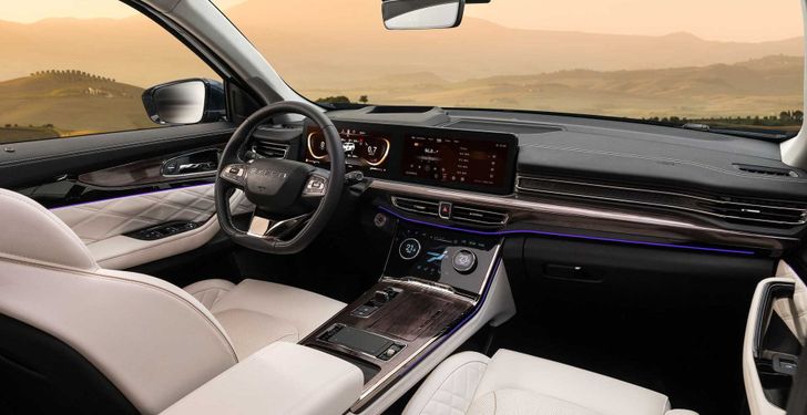 Интерьер Exeed VX