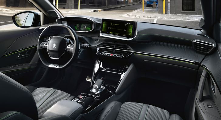 Интерьер Peugeot 208