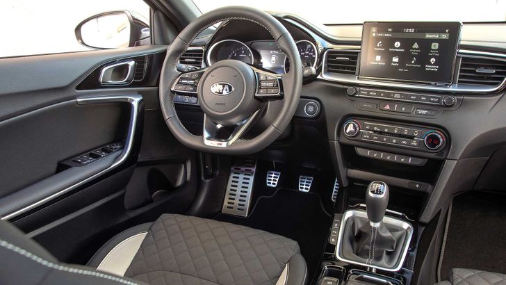 Интерьер Kia ProCeed