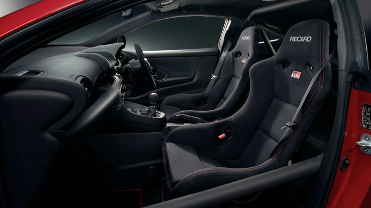 Интерьер Toyota GRMN Yaris