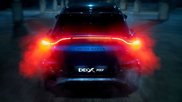 Aston Martin DBX707