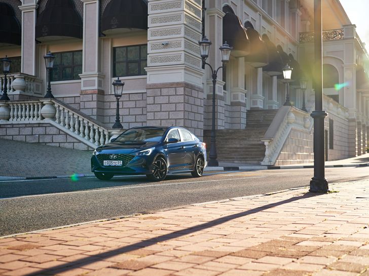 Седан Hyundai Solaris получил лимитированную серию Sportline в РФ в феврале 2022 года