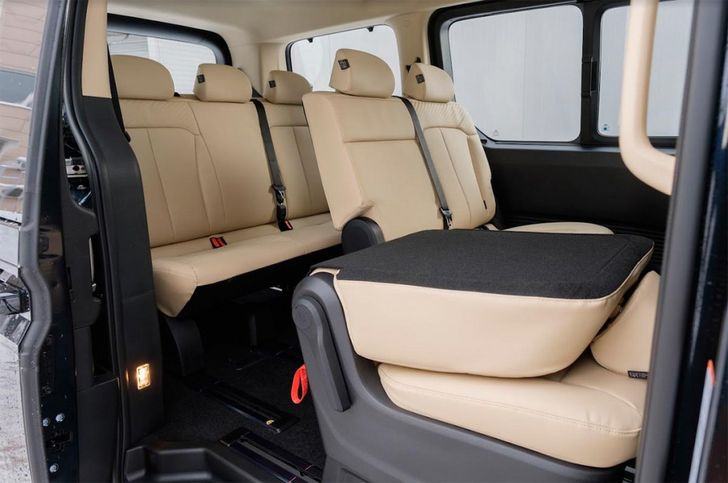 Интерьер Hyundai Staria