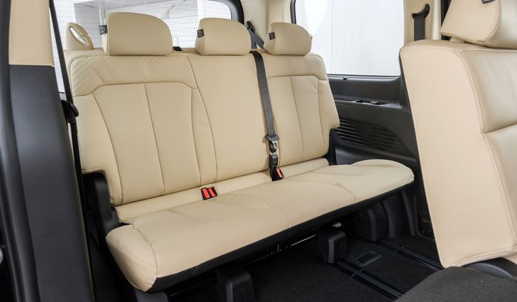 Интерьер Hyundai Staria