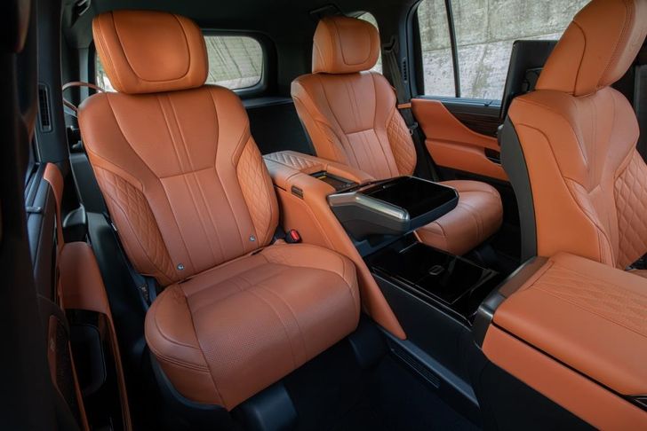 Интерьер Lexus LX