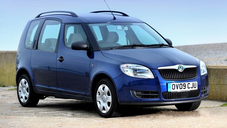 Skoda Roomster возглавила ТОП-5 интересных автомобилей с пробегом в РФ за 500 тыс. рублей