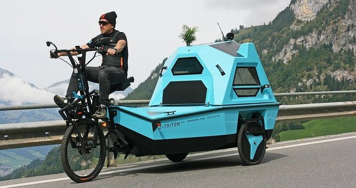 В Латвии начались продажи уникального гибрида велосипеда, кемпера и лодки Z-Triton