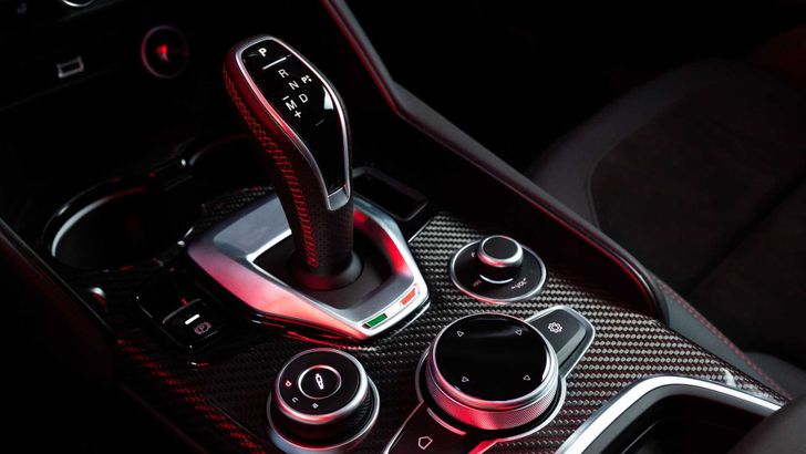 Интерьер Alfa Romeo Giulia Estrema